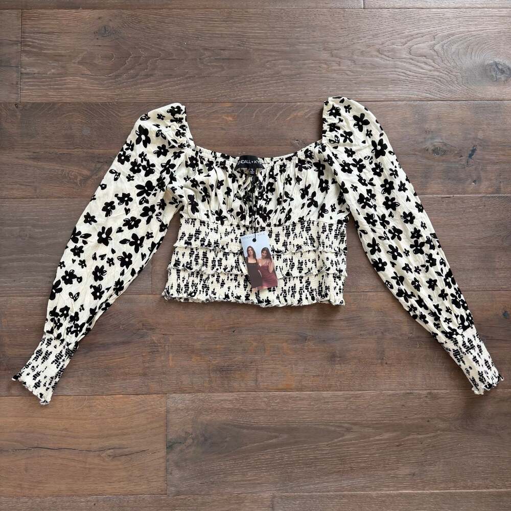 Kendall + Kylie Retro Boho Floral
Long Sleeve Crop Top Black & Cream ~ Sz Small